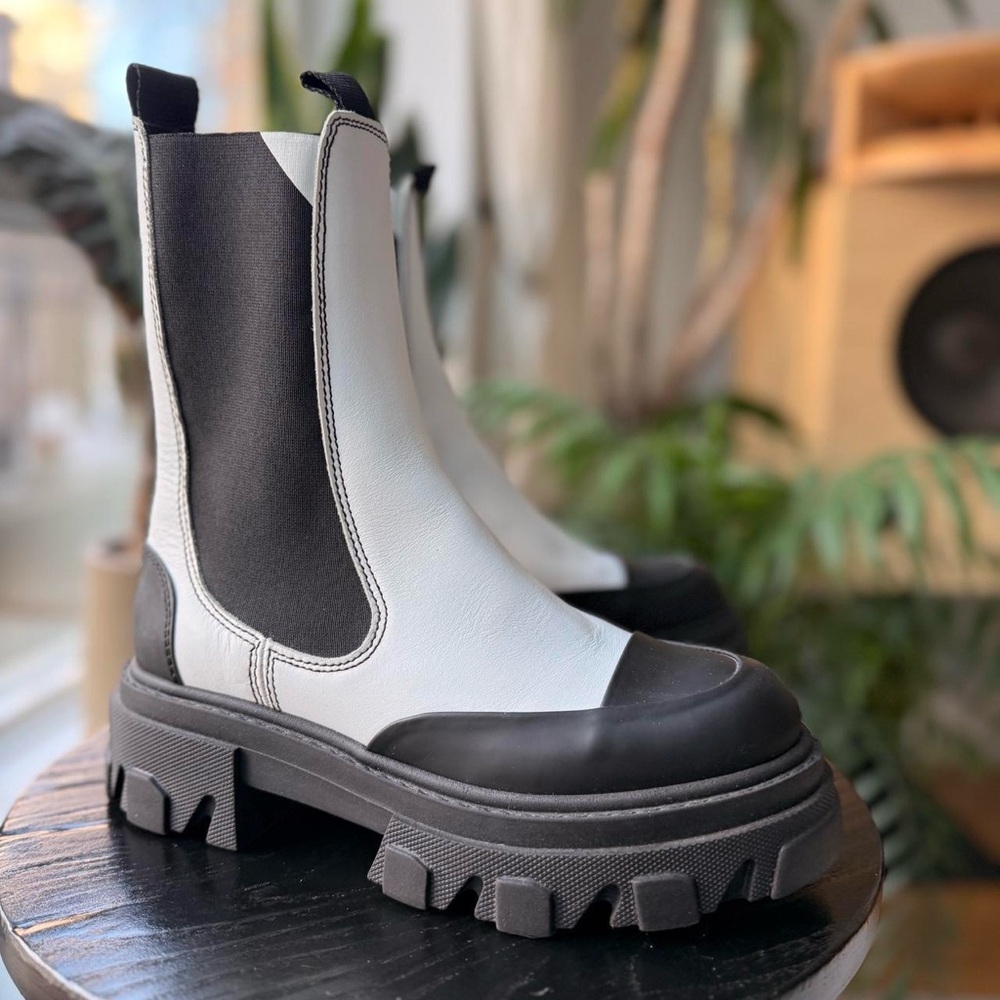 Brand new Ganni Black and White Mid Chelsea Women's Boots US 6 EU 36